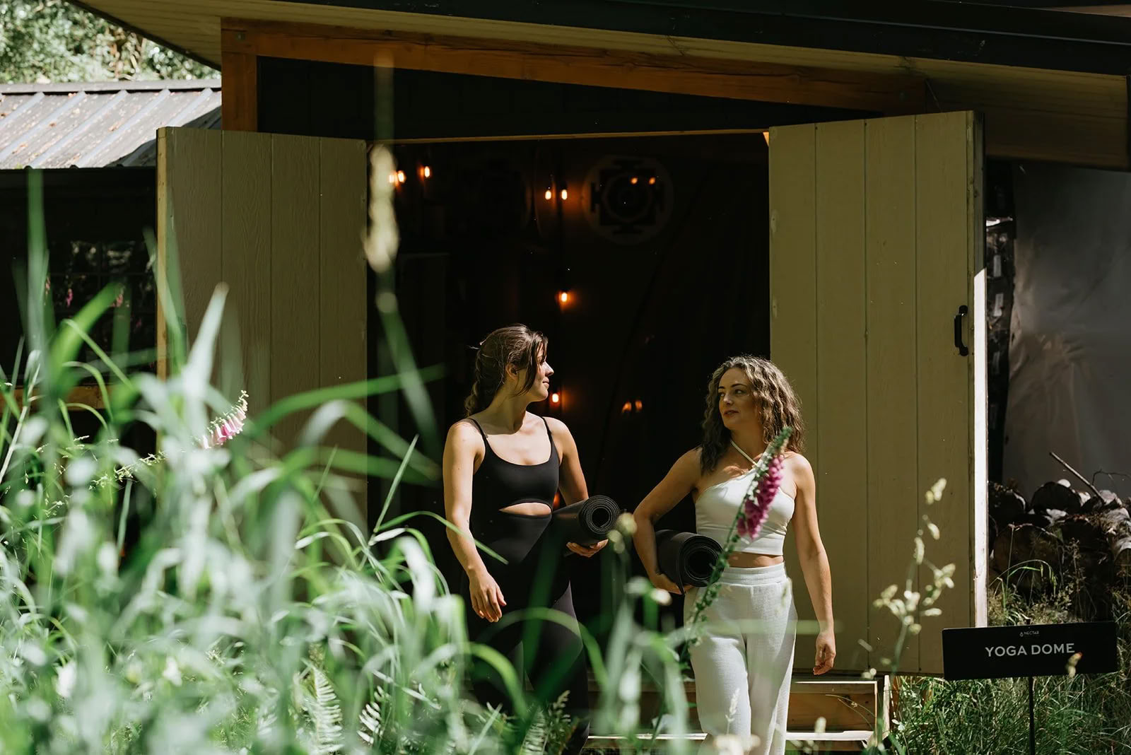 Maanantaiaamun Flow-yhteisötunti | Nectar Yoga Bowen Islandilla — Nectar Yoga