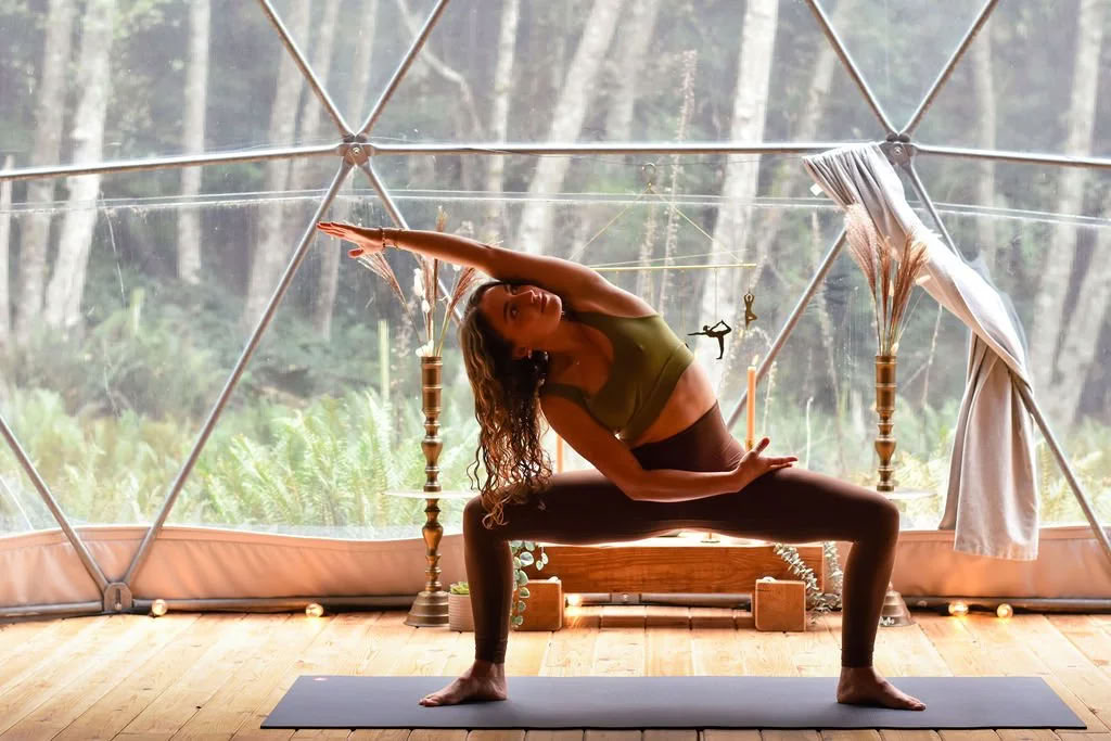 Maanantaiaamun Flow-yhteisötunti | Nectar Yoga Bowen Islandilla — Nectar Yoga