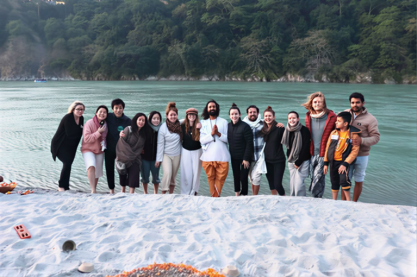 200 tunnin ayurveda-joogaopettajakoulutuskurssi Rishikeshissä