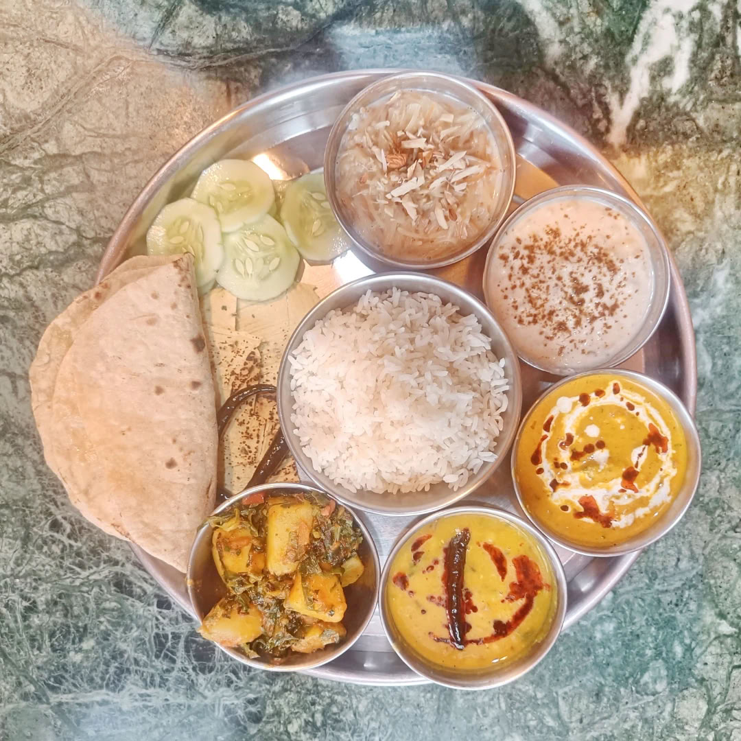 200 tunnin ayurveda-joogaopettajakoulutus Rishikeshissä, Intiassa