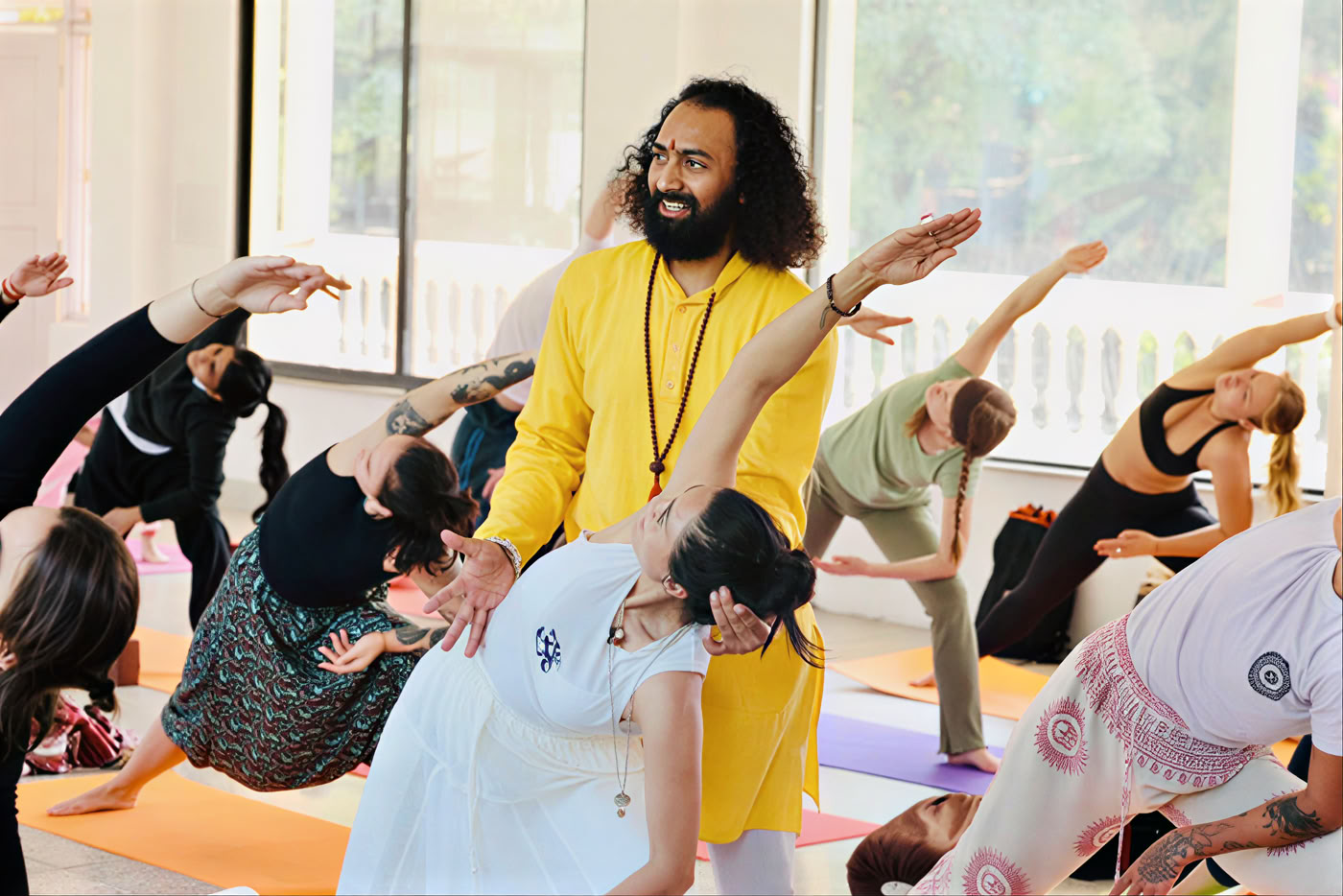 200 tunnin ayurveda-joogaopettajakoulutus Rishikeshissä, Intiassa