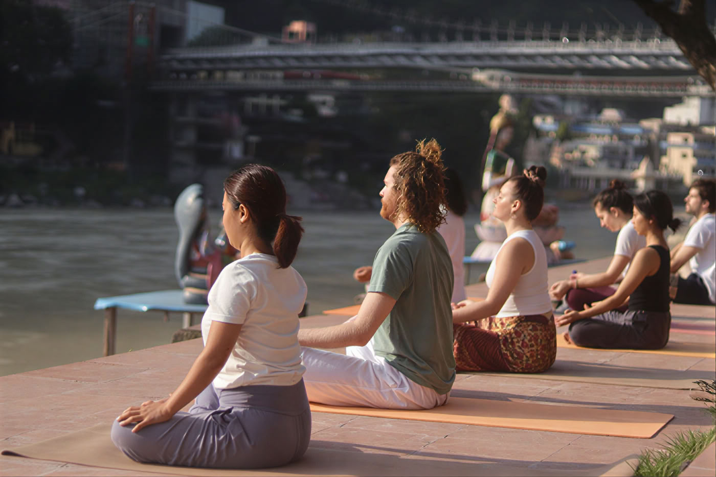 200 tunnin ayurveda-joogaopettajakoulutus Rishikeshissä, Intiassa