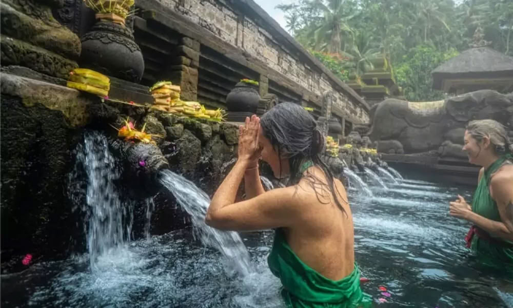 200 tunnin joogaopettajakoulutus Rishikeshissä