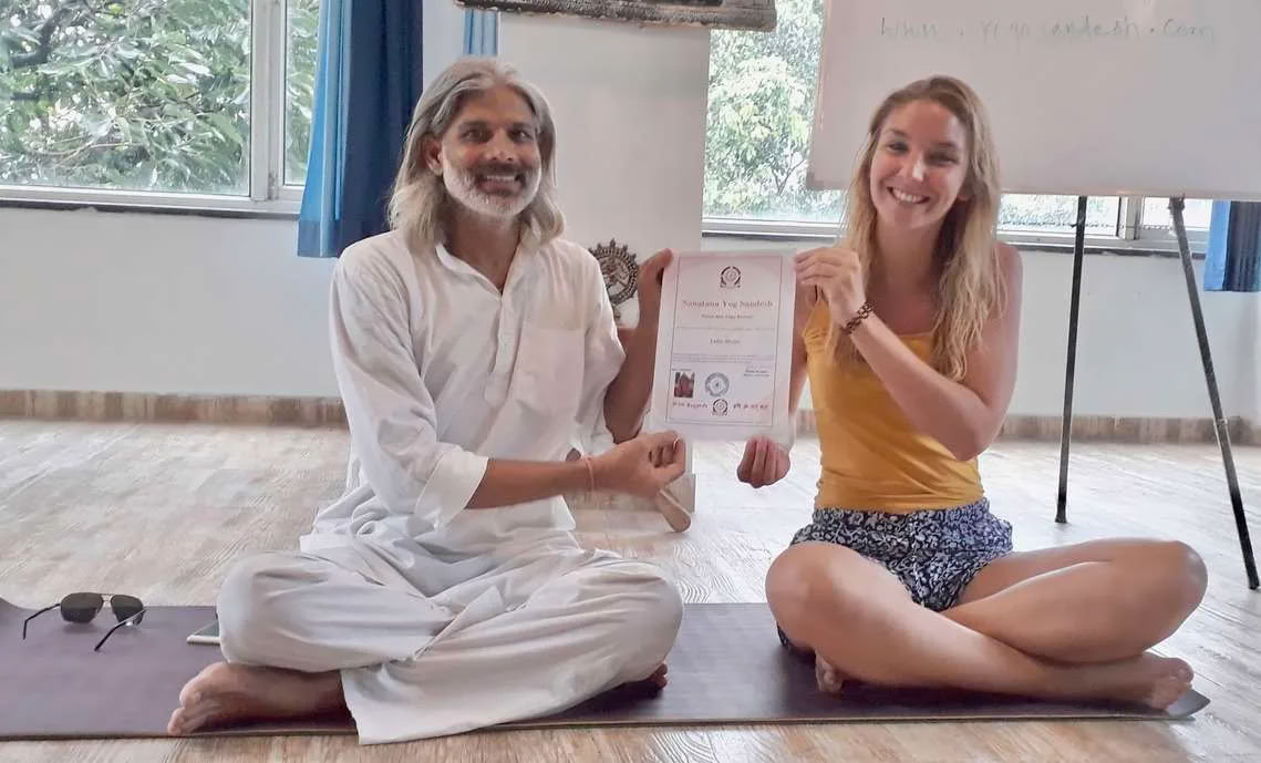 Meditaatioretriitti Rishikeshissä, Intiassa