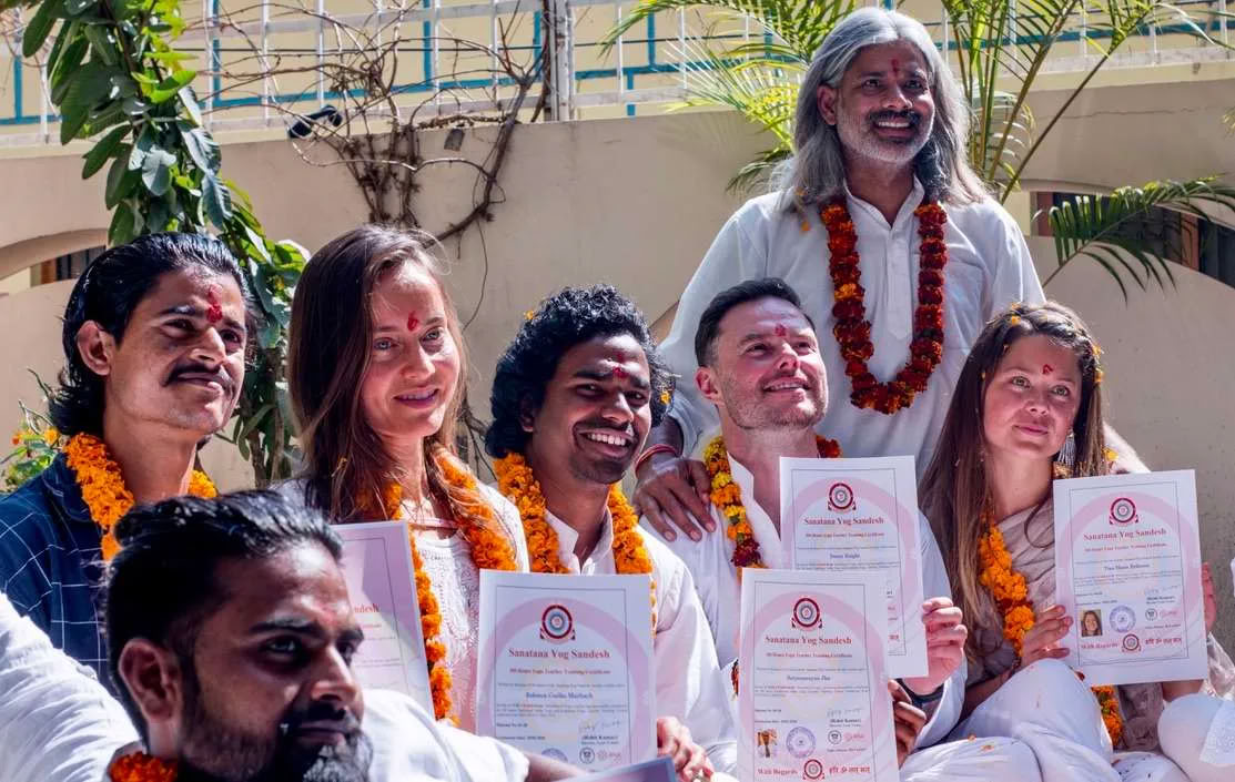 300 tunnin bhakti-joogan opettajakoulutuskurssi Rishikeshissä, Intiassa