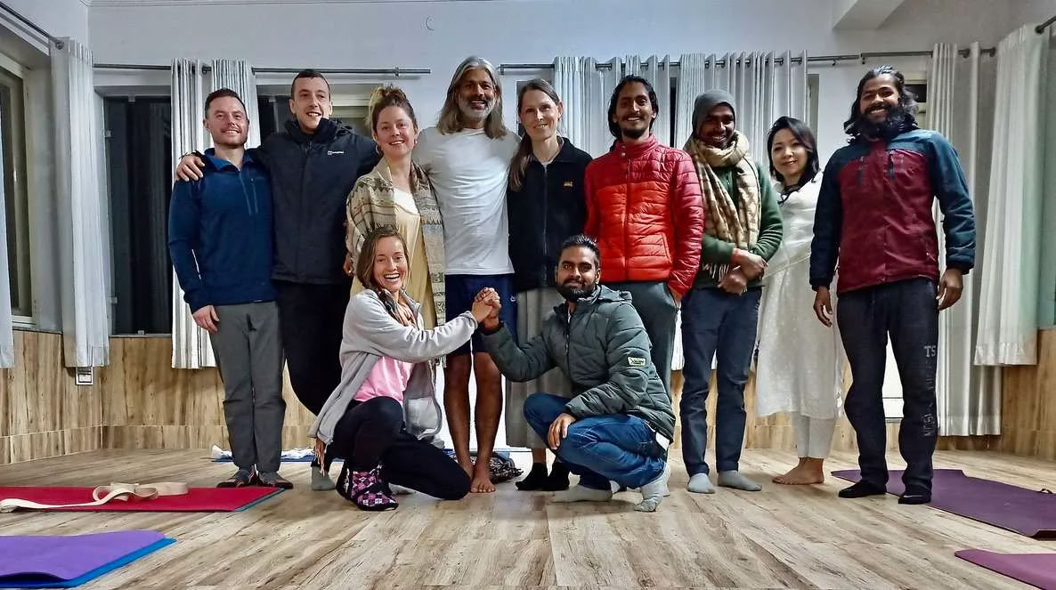 300 tunnin bhakti-joogan opettajakoulutuskurssi Rishikeshissä, Intiassa