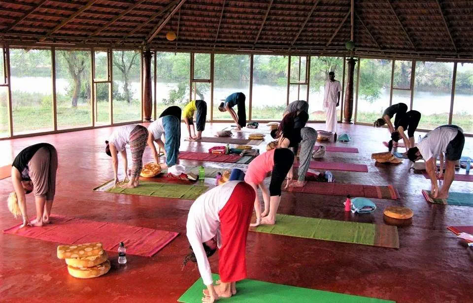 100 tunnin lastenjoogaopettajakoulutusvetäytyminen Rishikeshissä – 10 päivää