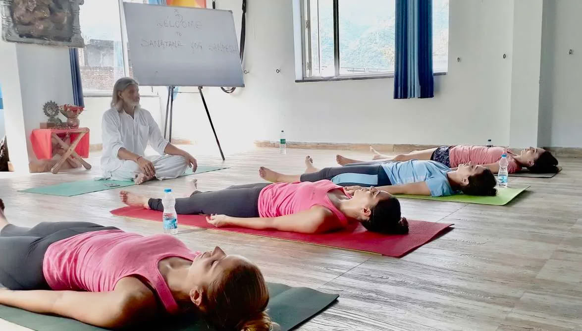 Joogaterapian koulutusretriitti Rishikeshissä, Intiassa