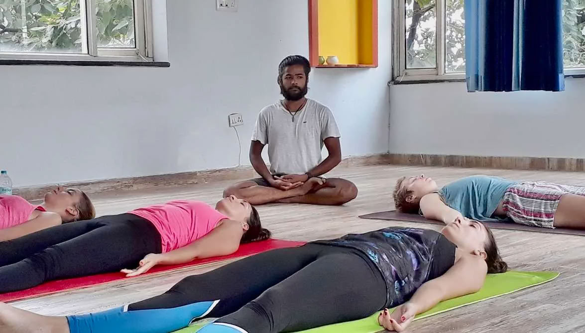 Joogaterapian koulutusretriitti Rishikeshissä, Intiassa