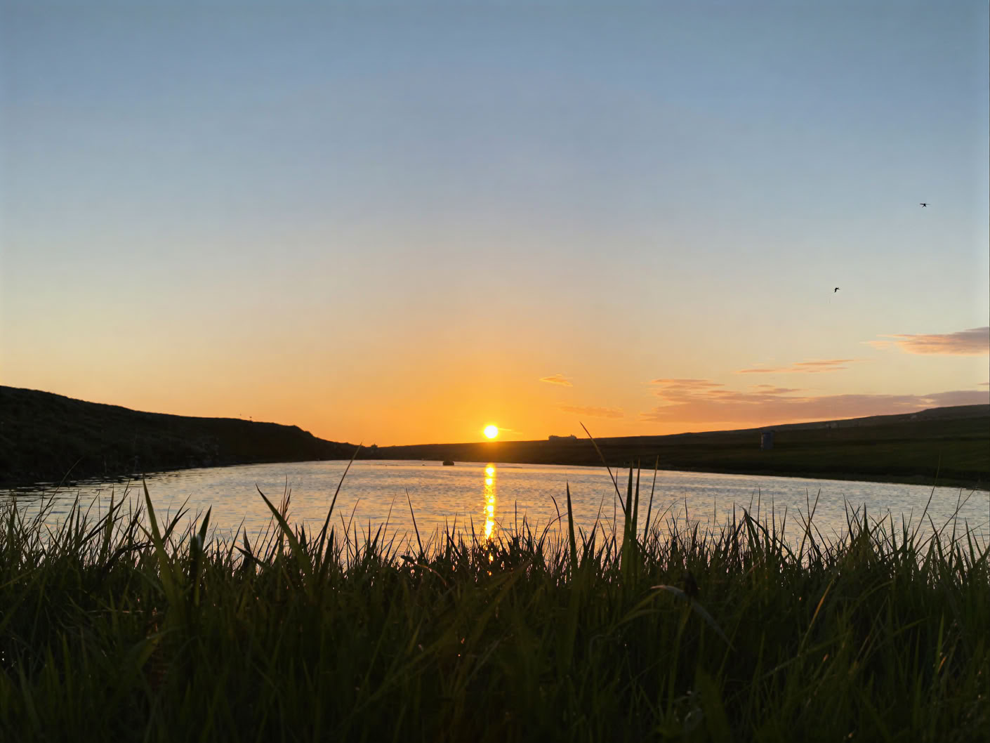 Jooga- ja vaellusretki keskiyön auringon aikaan Islannissa – päivämäärät 2026