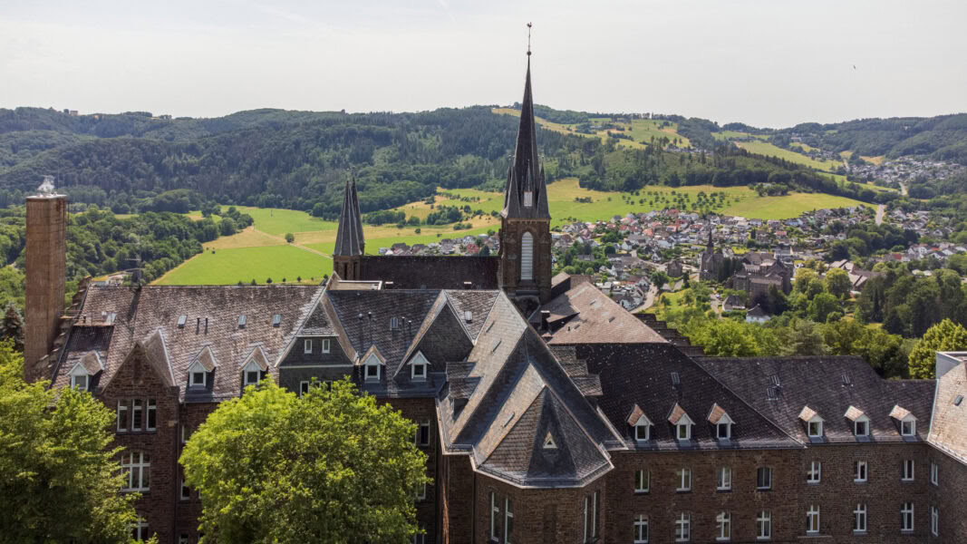 Joogadetoksiretriitti vaelluksella Kloster Waldbreitbachissa