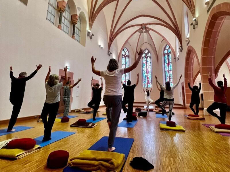 Paastokurssi vaelluksella ja joogalla
