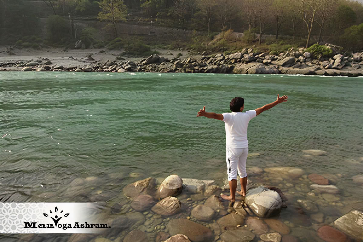 Veda-hindulaisen avioliittoseremonian järjestäjä Rishikeshissä