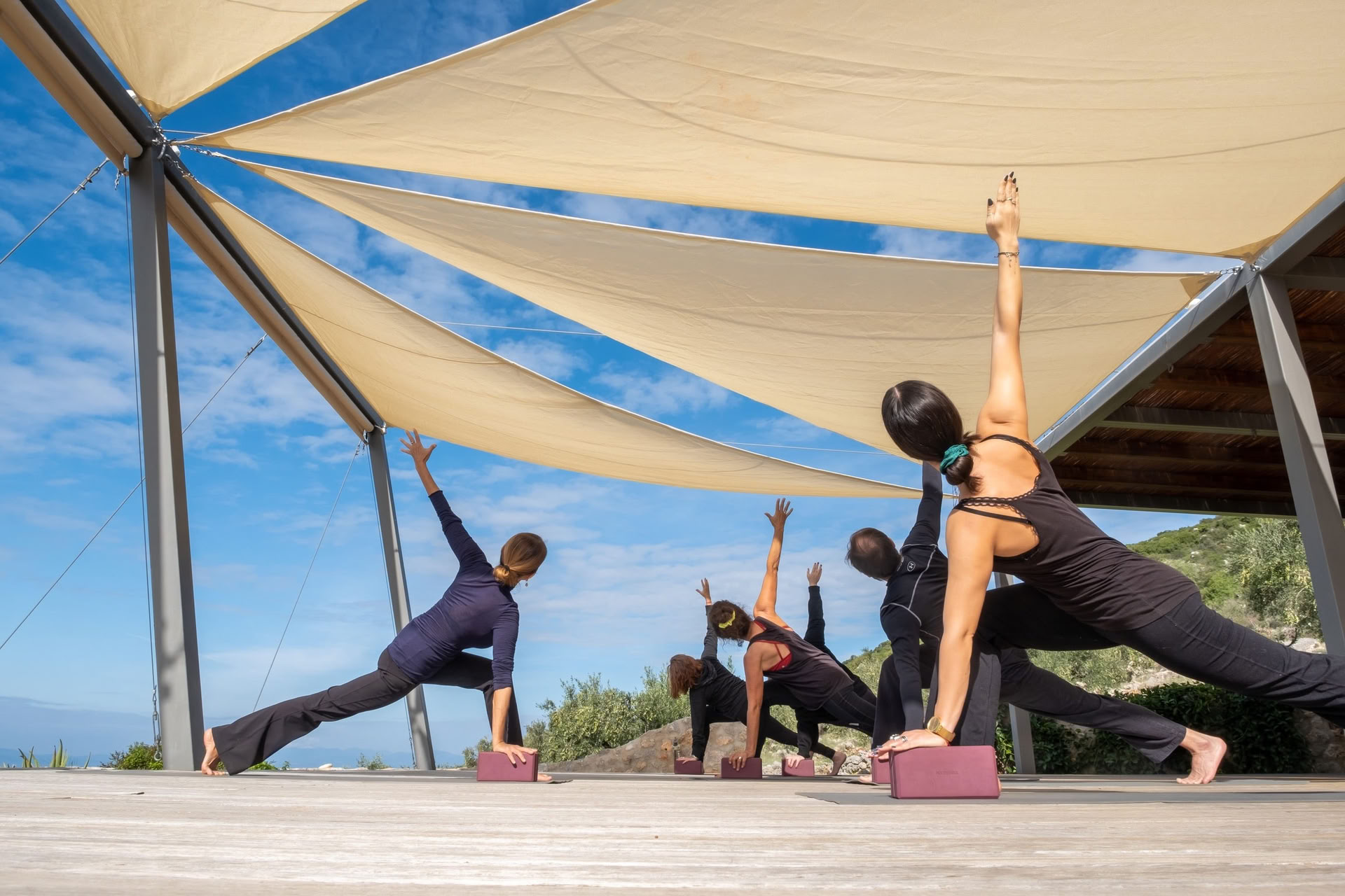 100 tunnin joogaopettajakoulutuksessa: Abhaya Yoga TT