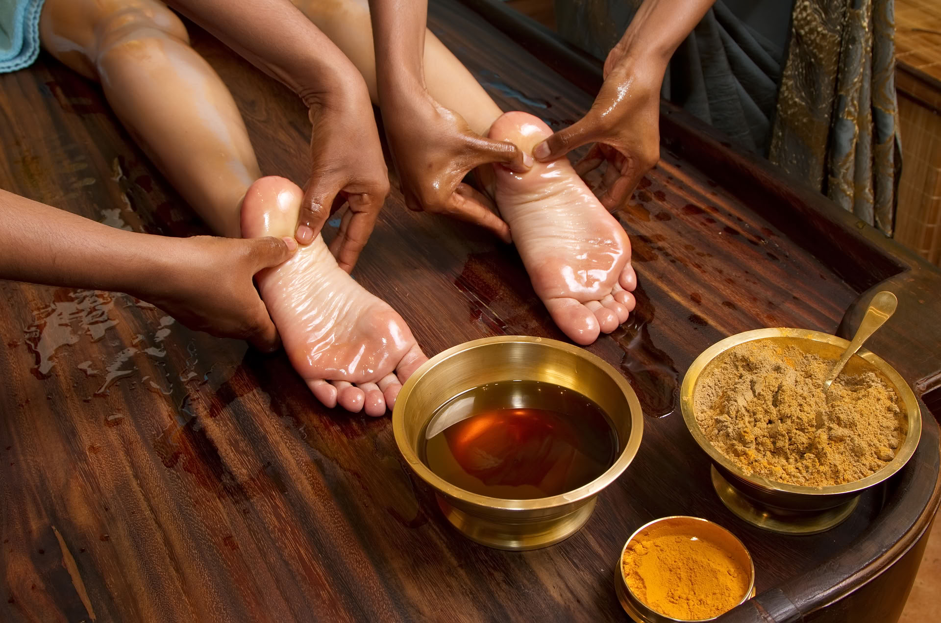 4-kätinen abhyanga-ayurvedinen hieronta