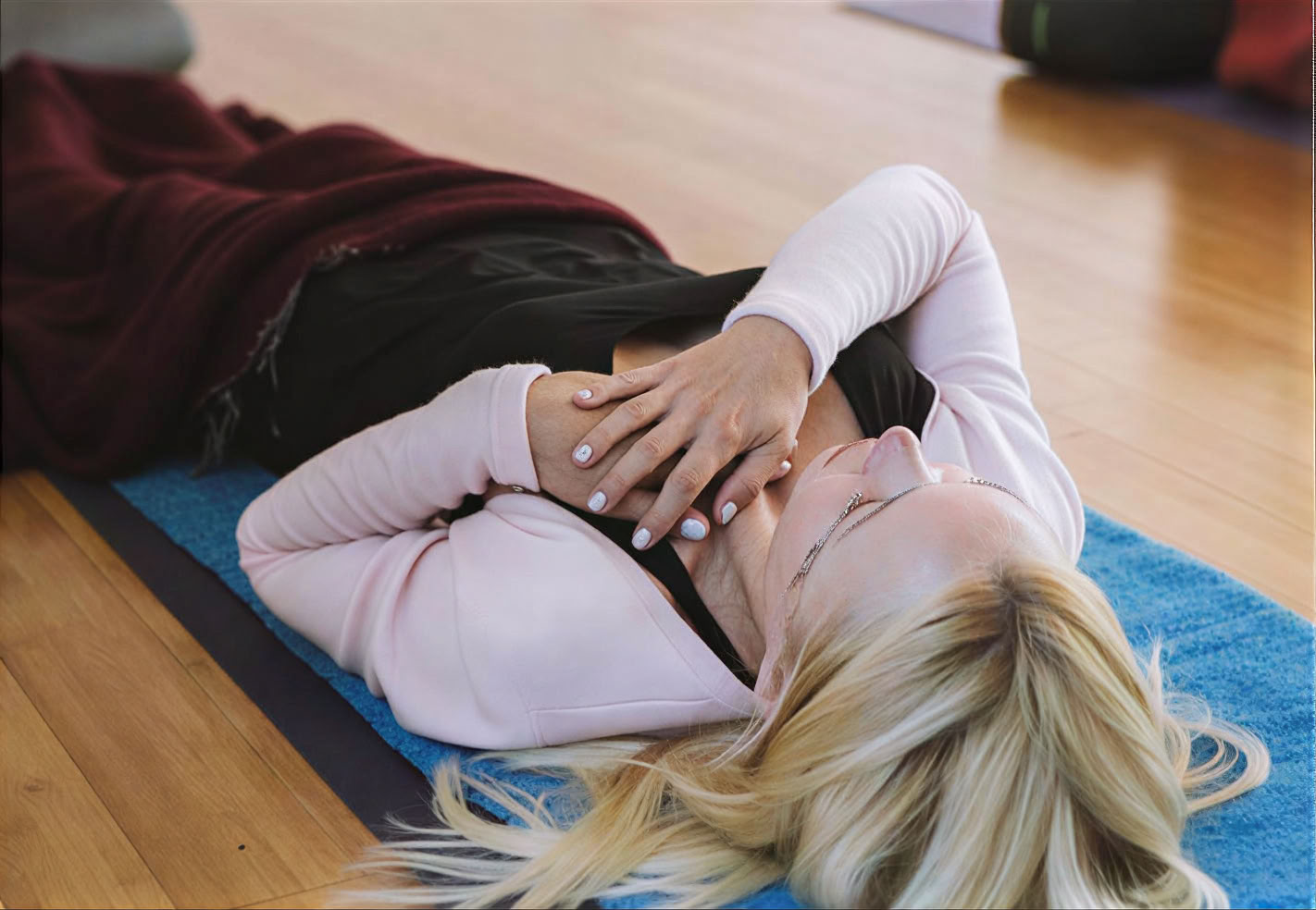 Hengitystyö- ja äänimaljarentoutustunti — The Yoga Shack
