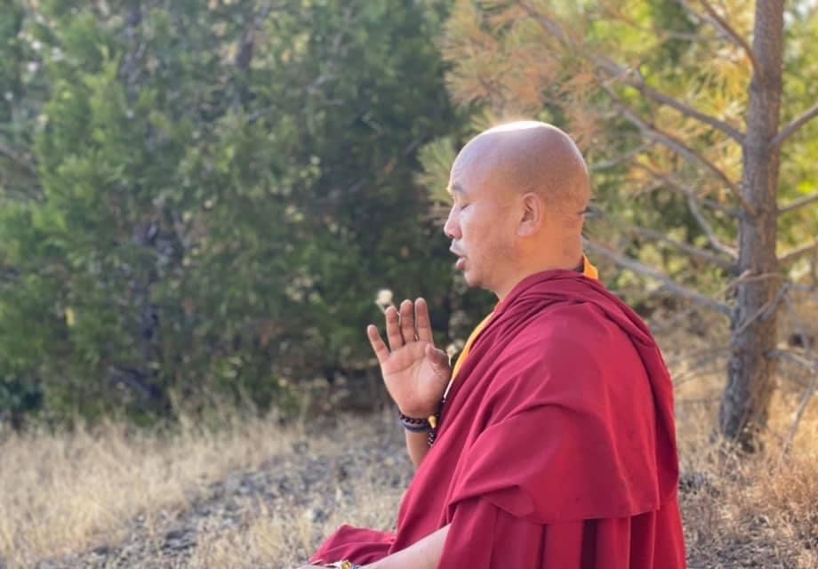 Shamatha-tietoisuusharjoitus Mahamudra-perinteessä Khenpo Karma Tenkyongin kanssa