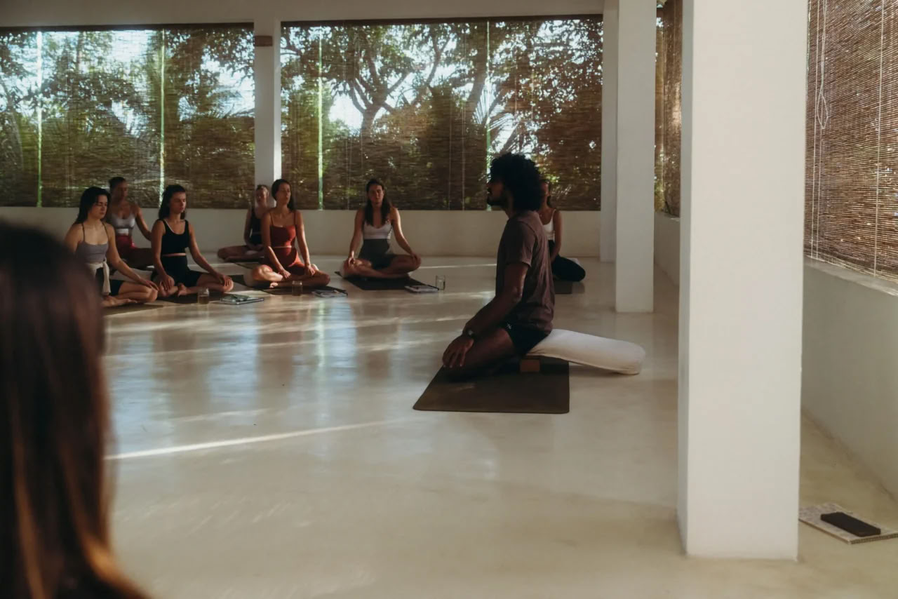 Synergia Vinyasa-joogaretriitti Lanka Yogassa