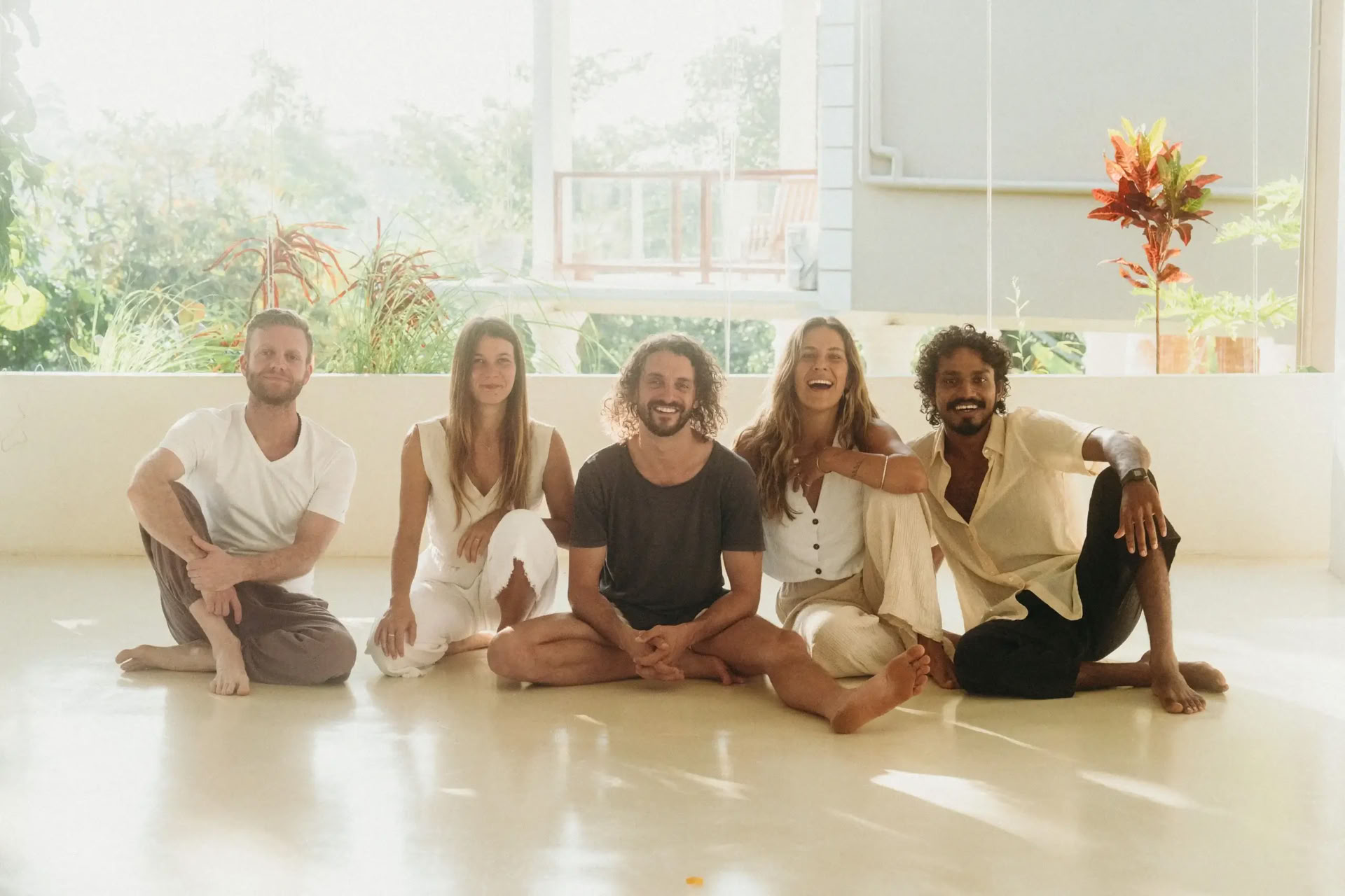 200 tunnin Synergy Vinyasa -joogaopettajakoulutus – syyskuu 2026