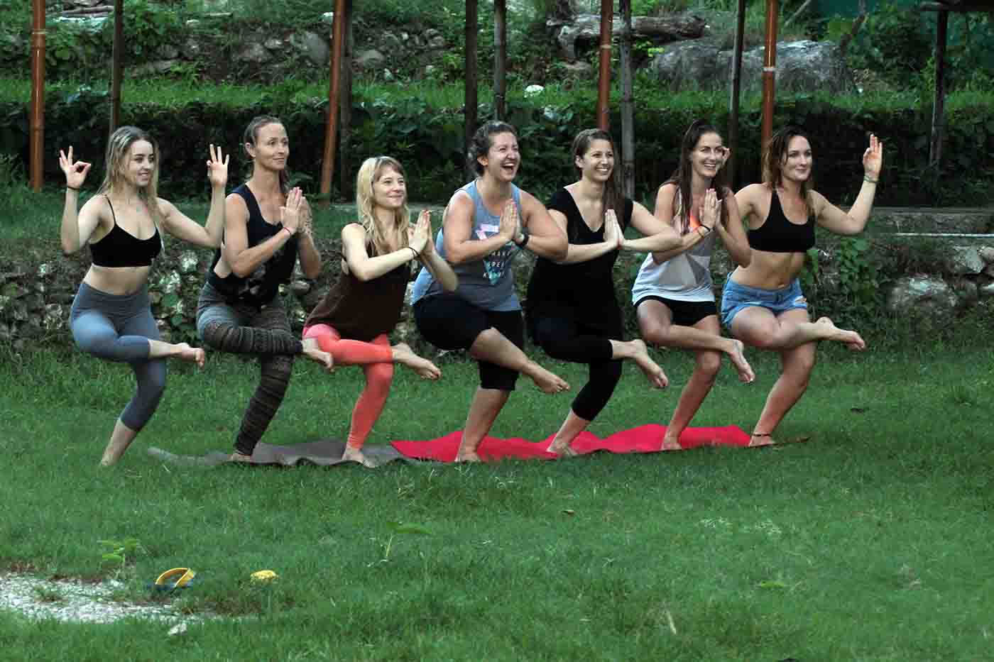 Yhden viikon, 7 päivän ohjattu virkistävä meditaatiokurssi aloittelijoille ja keskitason harjoittajille Rishikeshissä, Intiassa