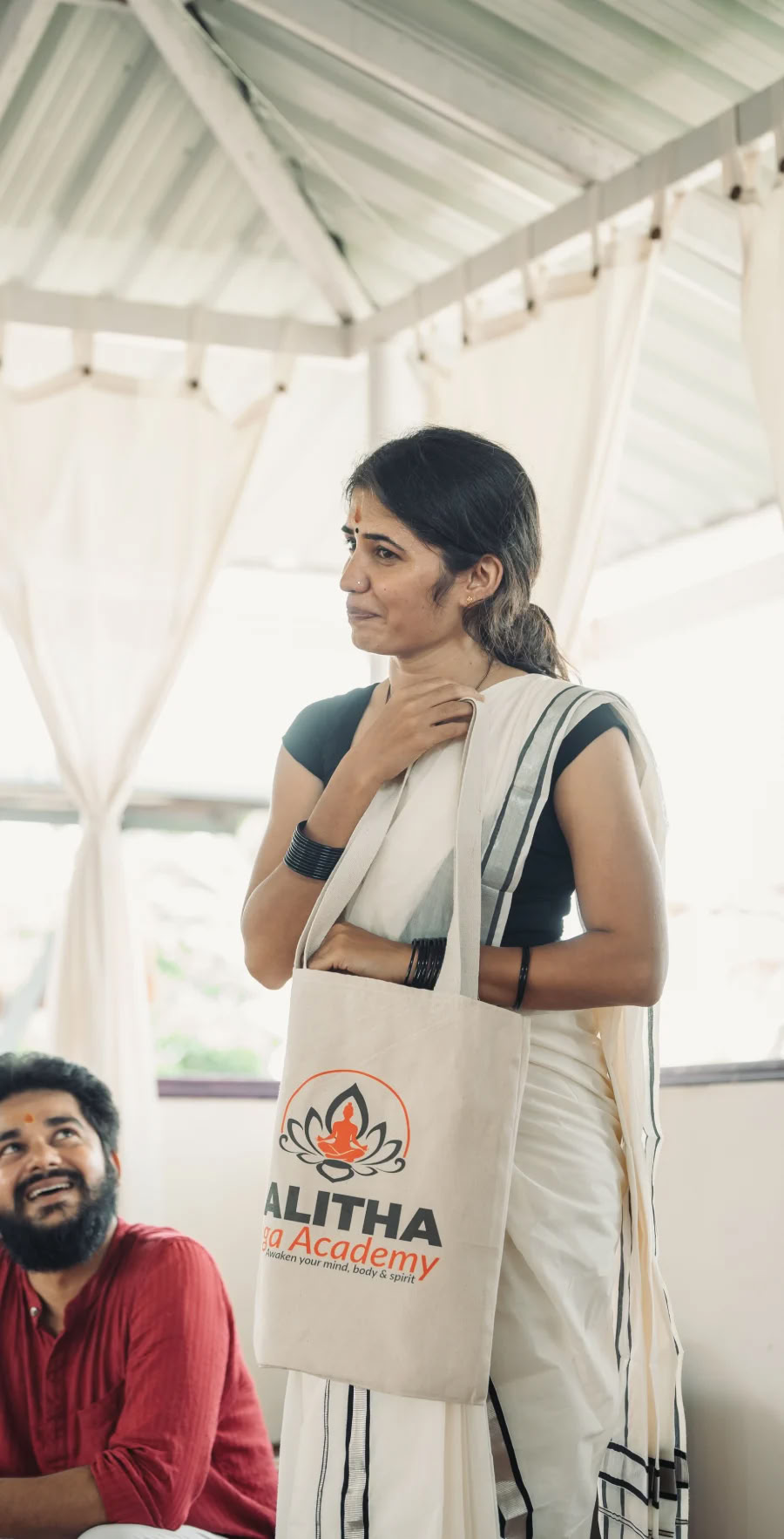Avoimet joogatunnit Varkalassa, Keralassa