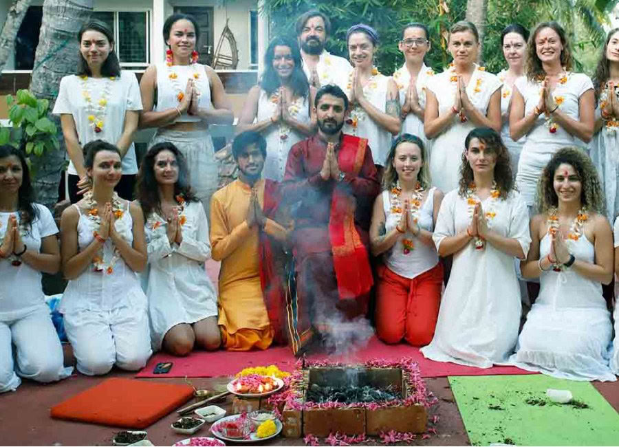 85 tunnin raskaus- ja synnytyksenjälkeisen joogan opettajakoulutuskurssi Bengalurussa