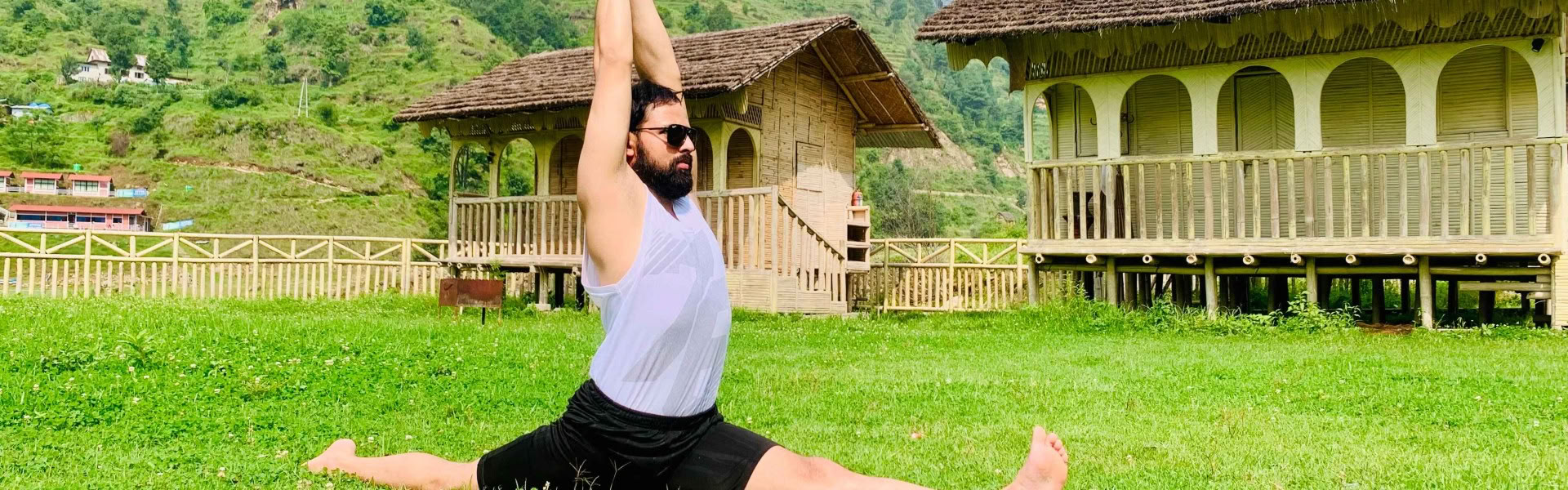 200 tunnin joogaopettajakoulutus Nepalissa