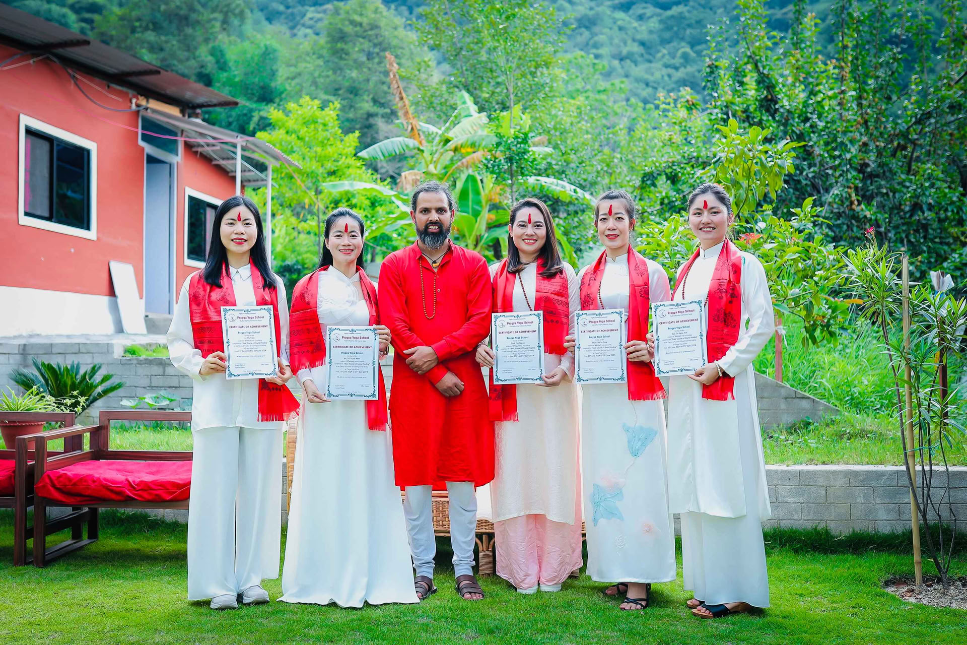 200 tunnin joogaopettajakoulutus Nepalissa