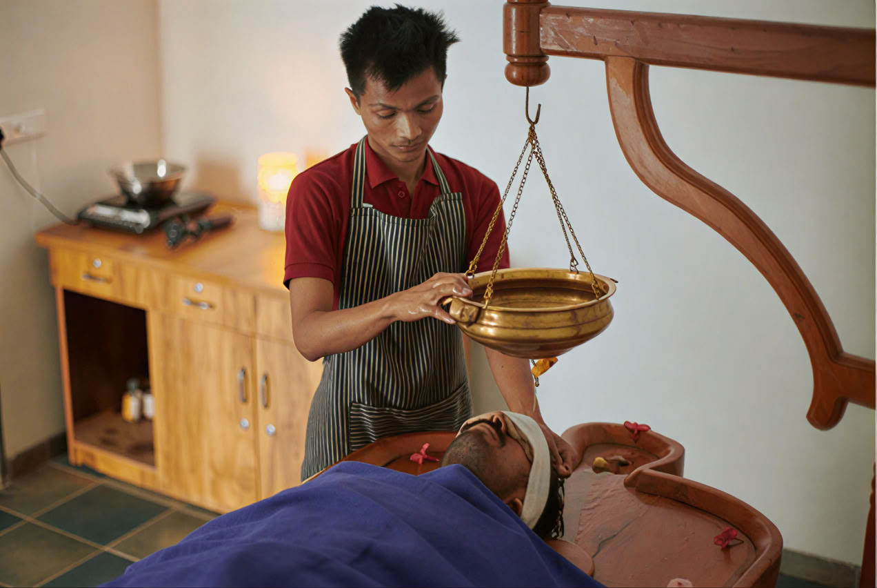 14 yön Panchakarma-aurvedaohjelma Manaltheeram Ayurveda Beach Villagessa, Kovalamissa