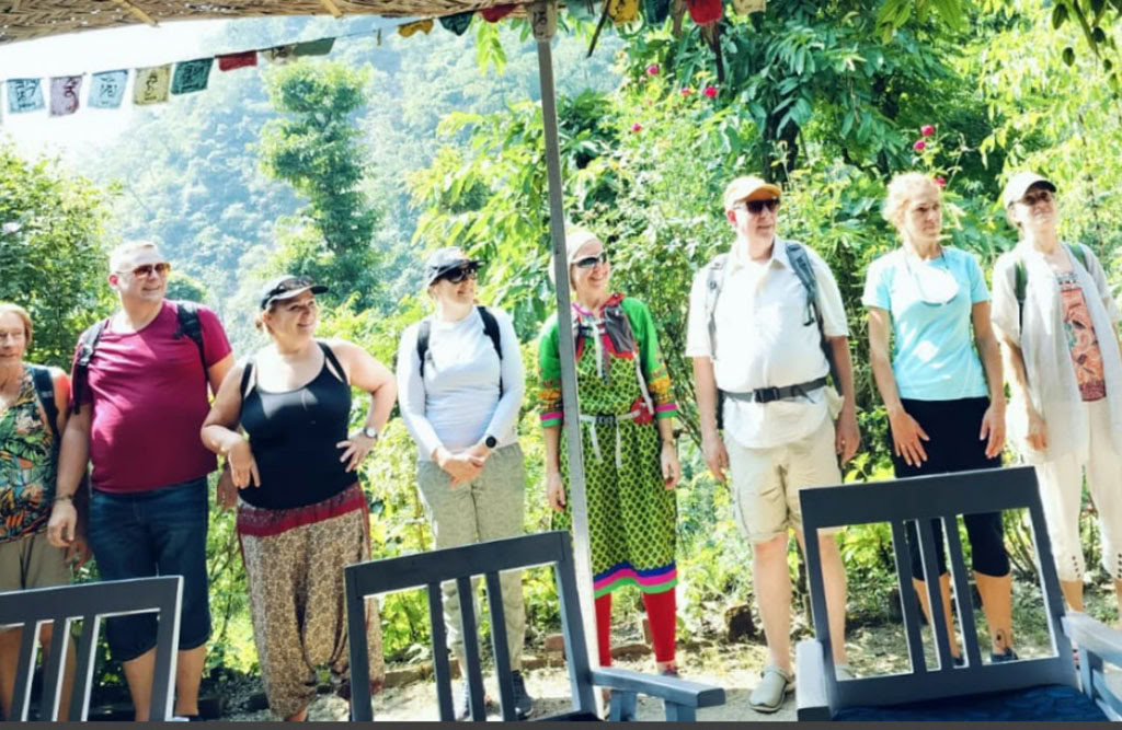 100 tunnin joogaopettajakoulutus Rishikeshissä