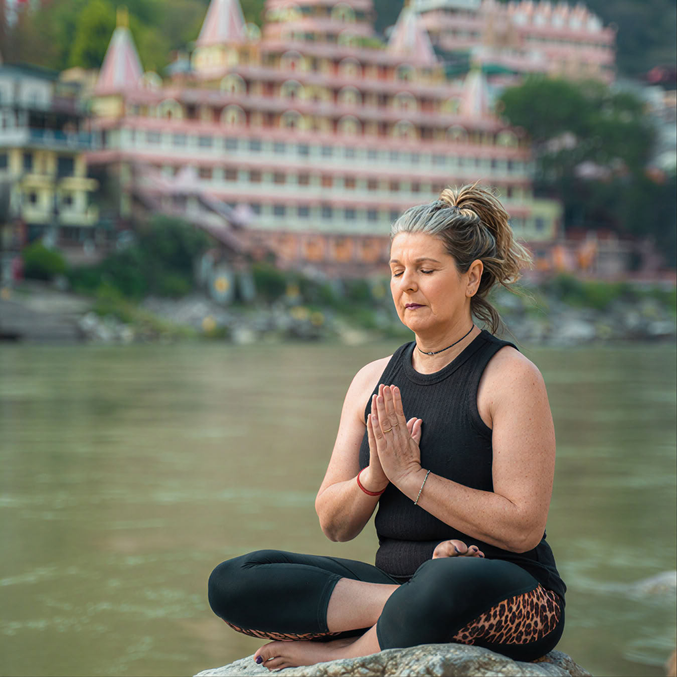 Ayurveda-detoksin, ääniparannuksen ja meditaation retriitti