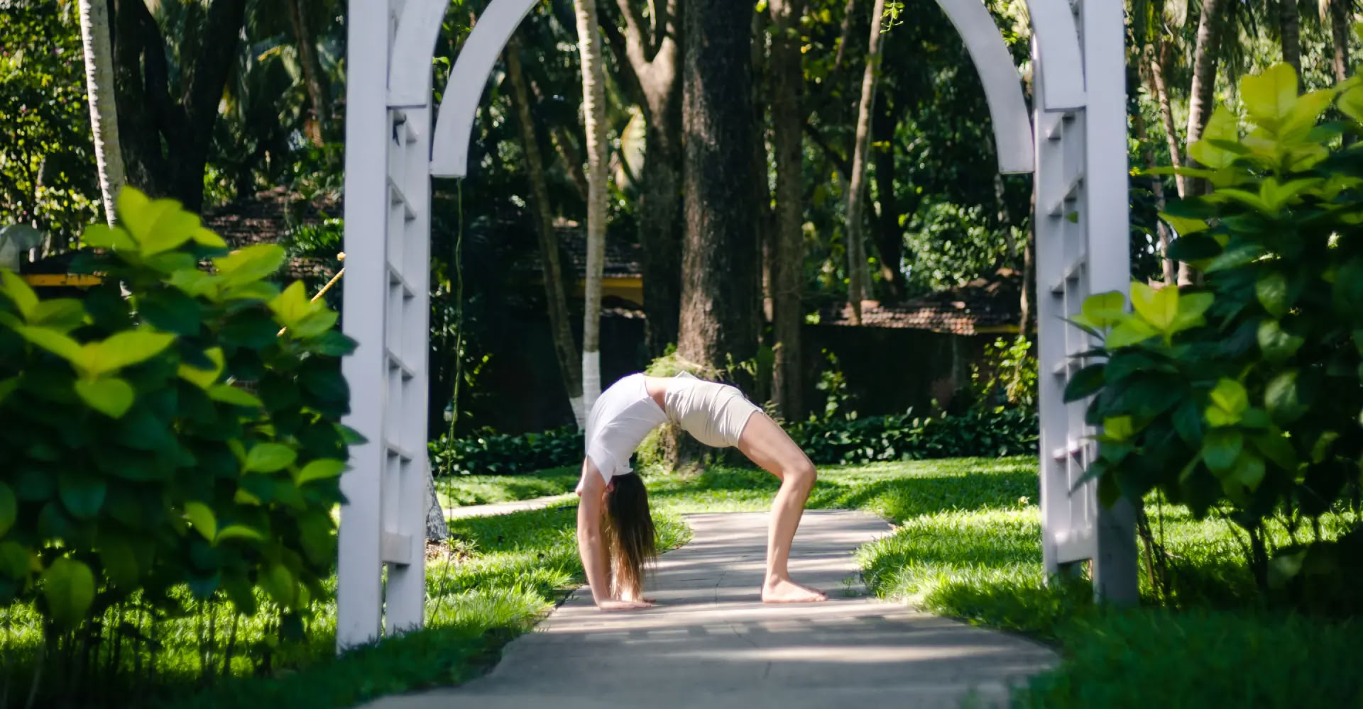 Ruoansulatuksen hyvinvointi ja suoliston terveyden joogaterapia Agni Dipanam Yoga Chikitsa