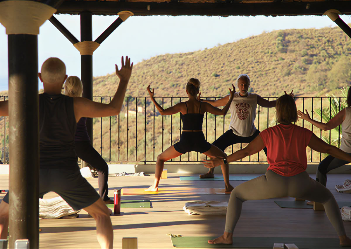Iyengar-joogaretriitti Simon Turnerin kanssa