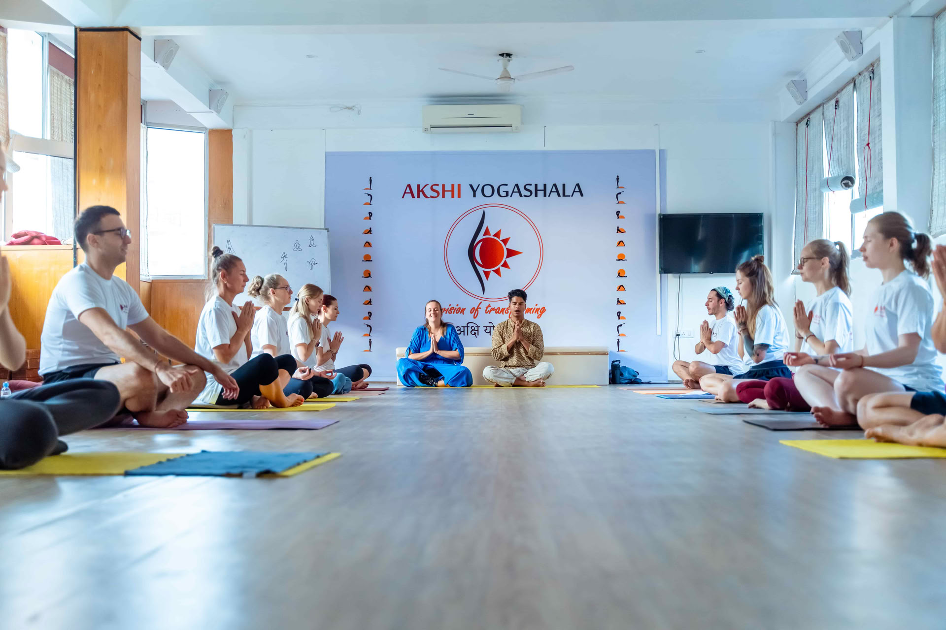 100 tunnin pranayama-opettajakoulutus Rishikeshissä