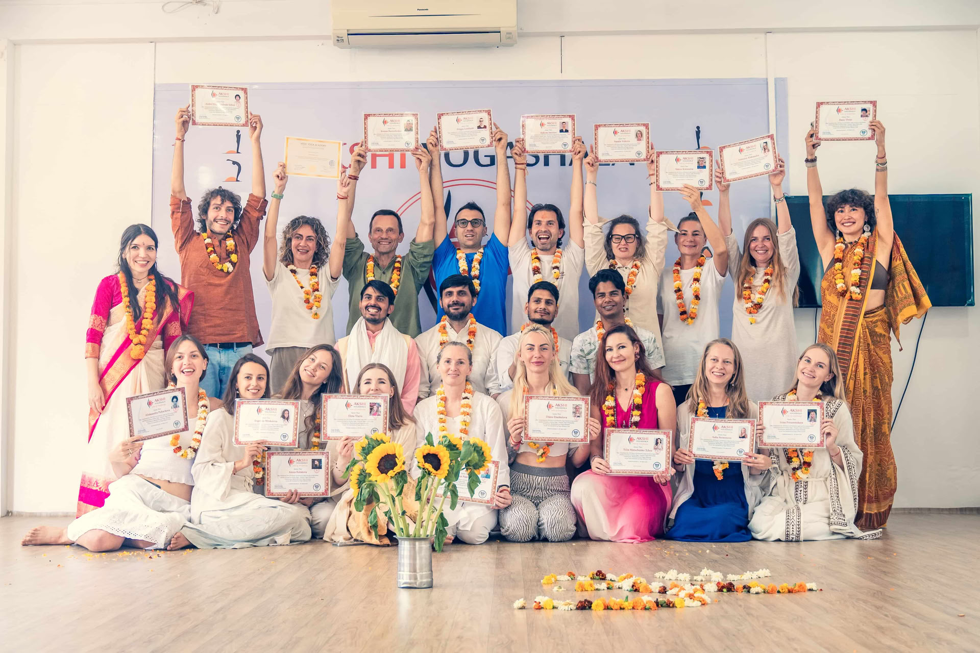100 tunnin pranayama-opettajakoulutus Rishikeshissä