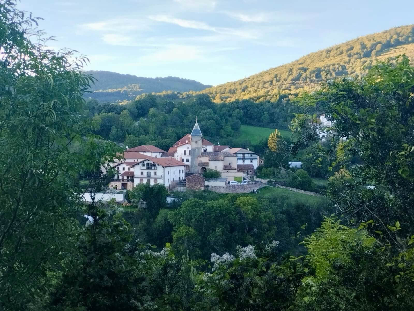 Kesän hiljaisuuden retriitti: jooga ja psykologia Pyreneillä