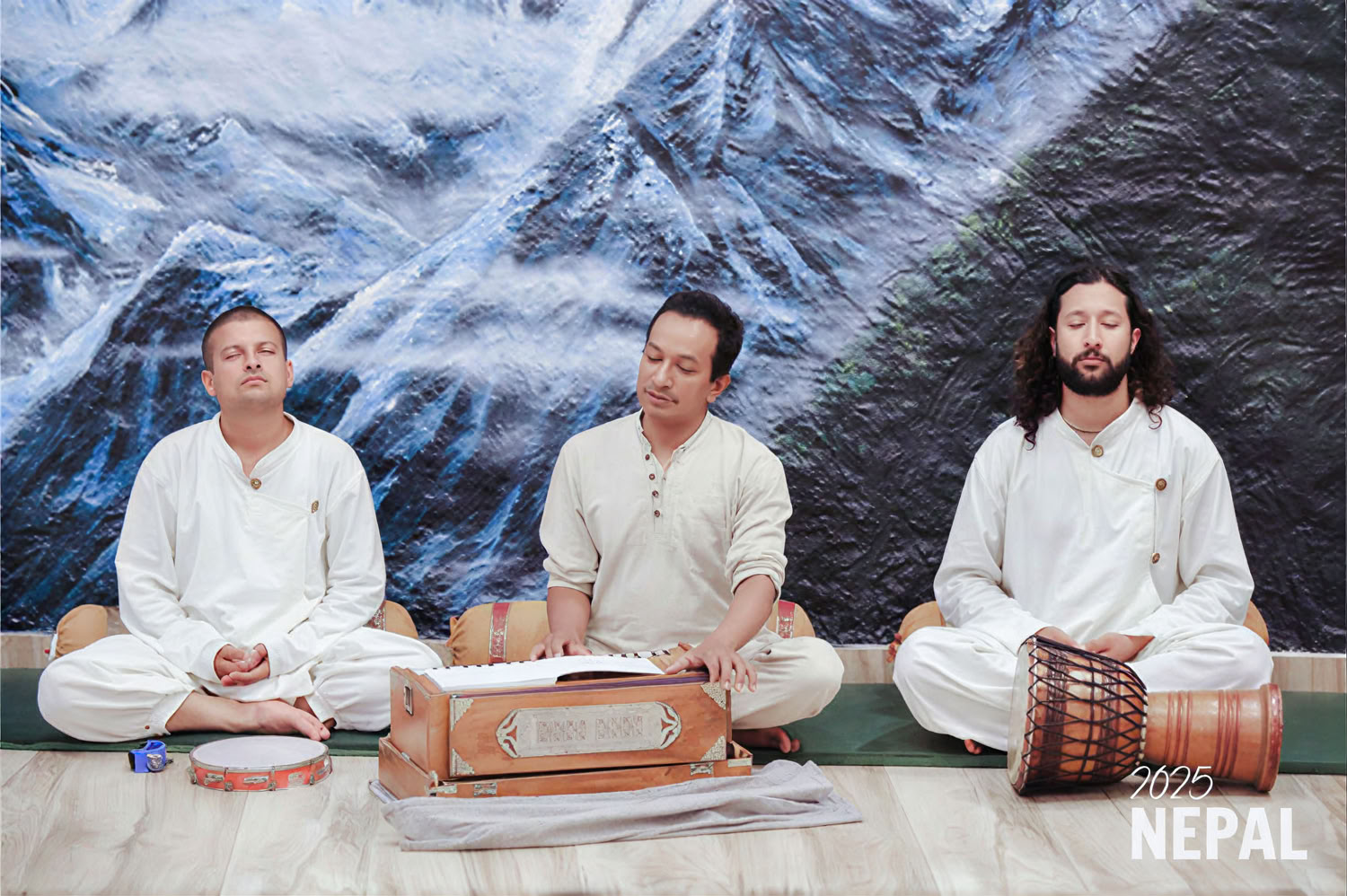 100 tunnin bhakti-joogan työpaja