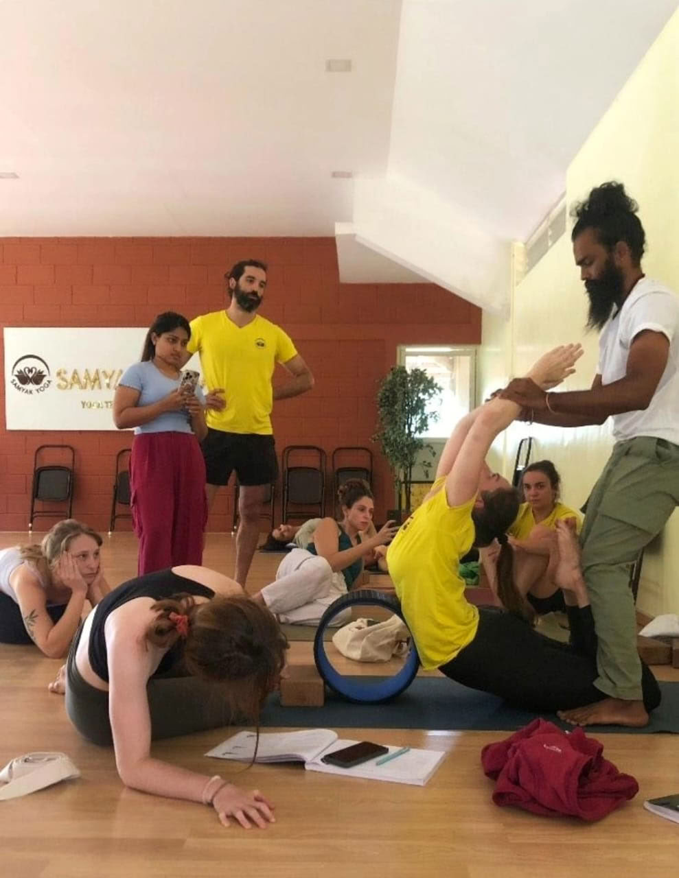 100 tunnin asumismuotoinen pranayama-opettajakoulutus