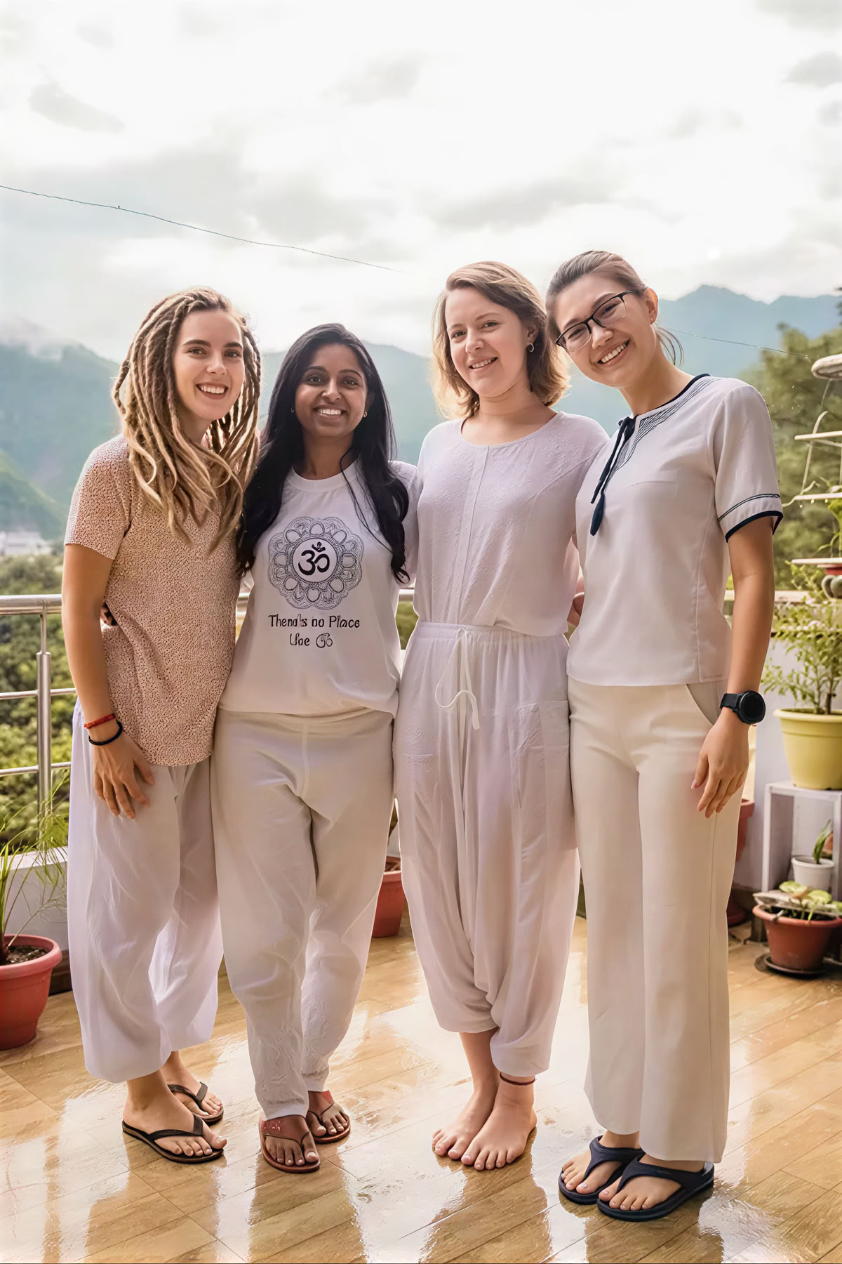 85 tunnin prenataalijoogan opettajakoulutus Rishikeshissä
