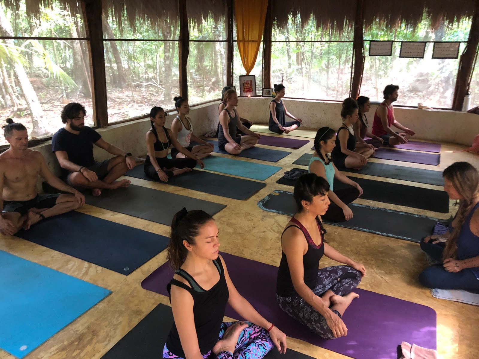 Yksi Joogan Hengenveto Ashram