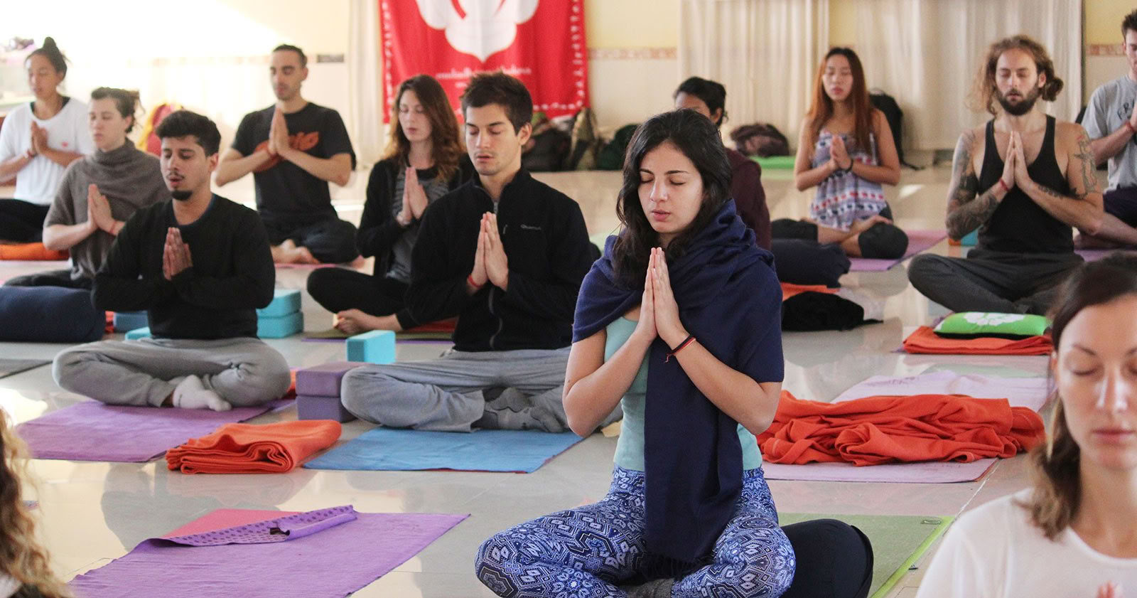 Rishikul Yogshala Rishikesh - Joogaopettajakoulutus Rishikeshissä, Intiassa