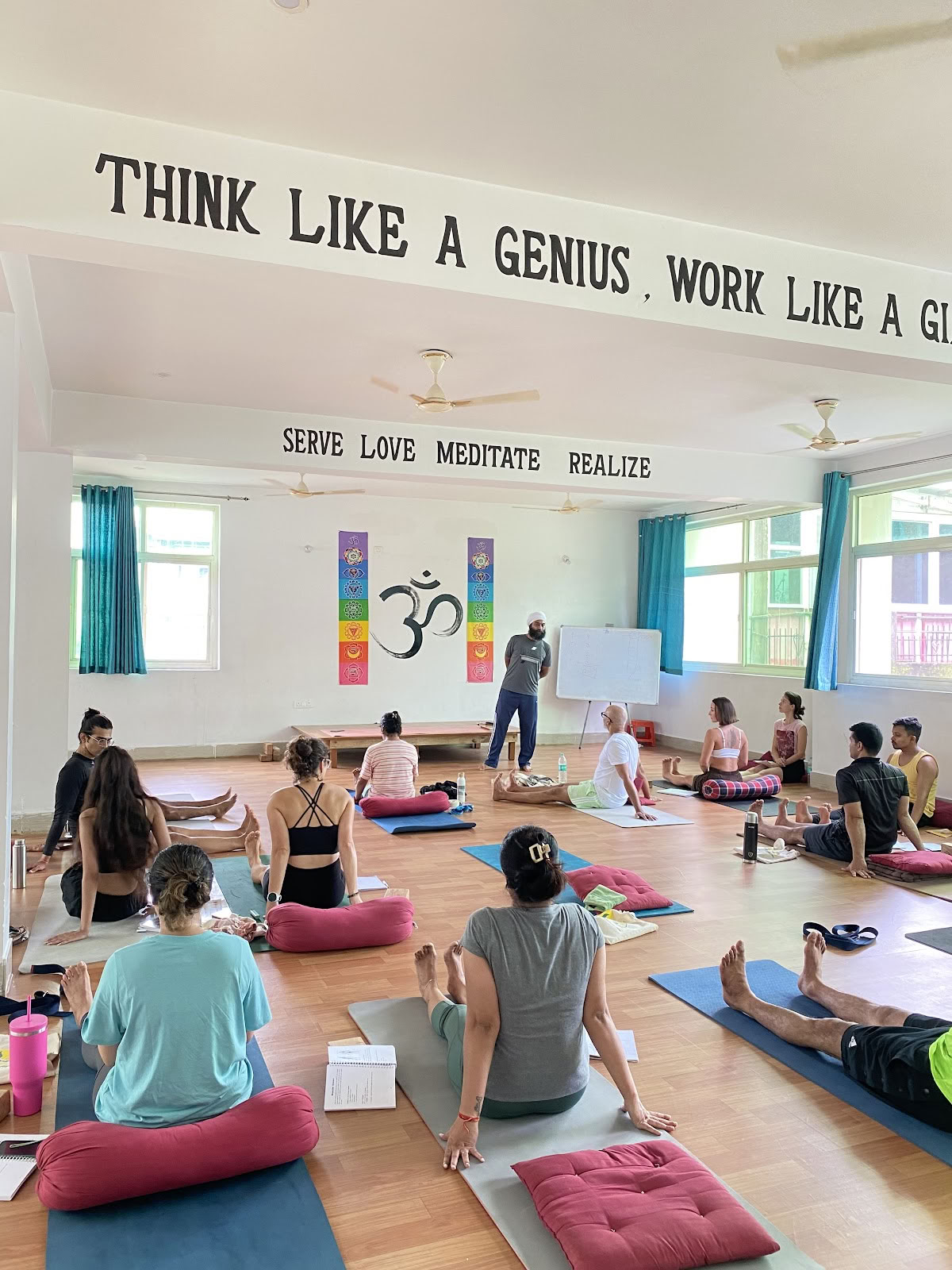 Rishikul Yogshala Rishikesh - Joogaopettajakoulutus Rishikeshissä, Intiassa