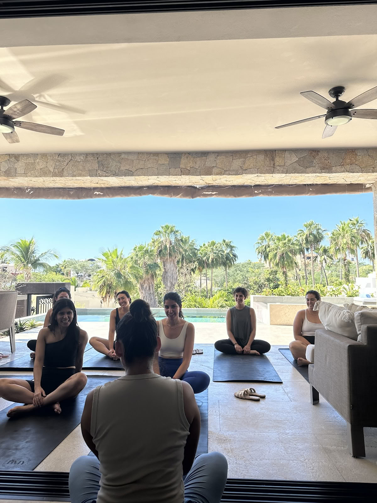 Baja Moon Yoga – Cabo Yoga Shala · Polttarit, yritys-, yksityis- ja vapaa-ajanjooga