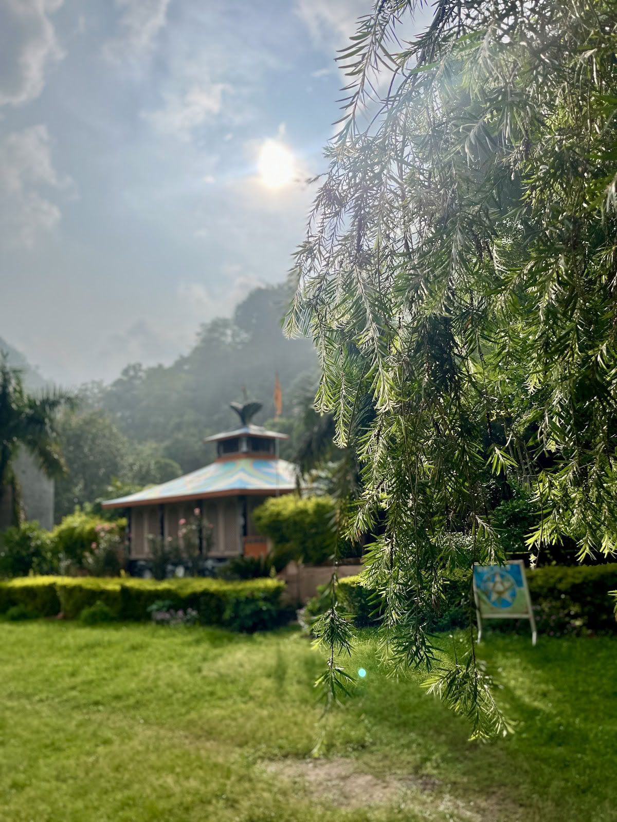 Abhyasa Yogmath | Perinteinen jooga- ja meditaatioashram Rishikeshissä, Intiassa