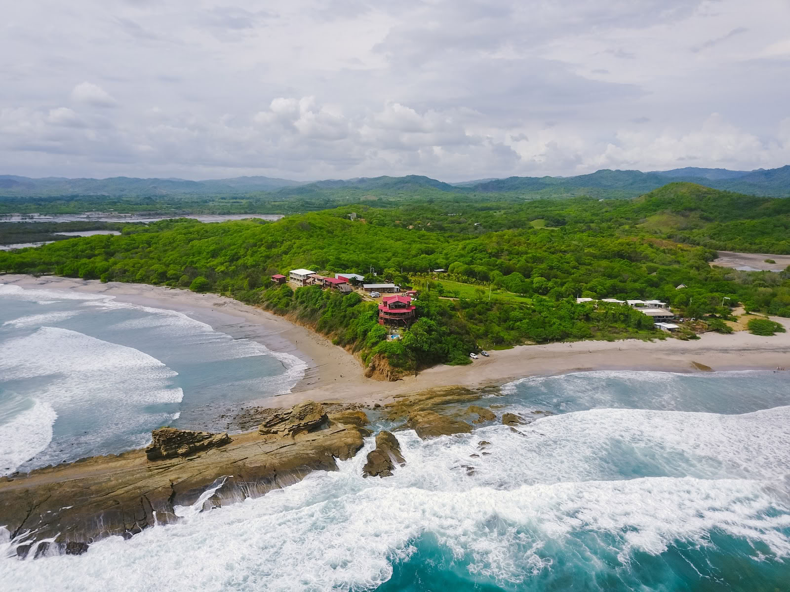 Magnific Rock - Surffilomakeskus ja joogaretriitti, Nicaragua
