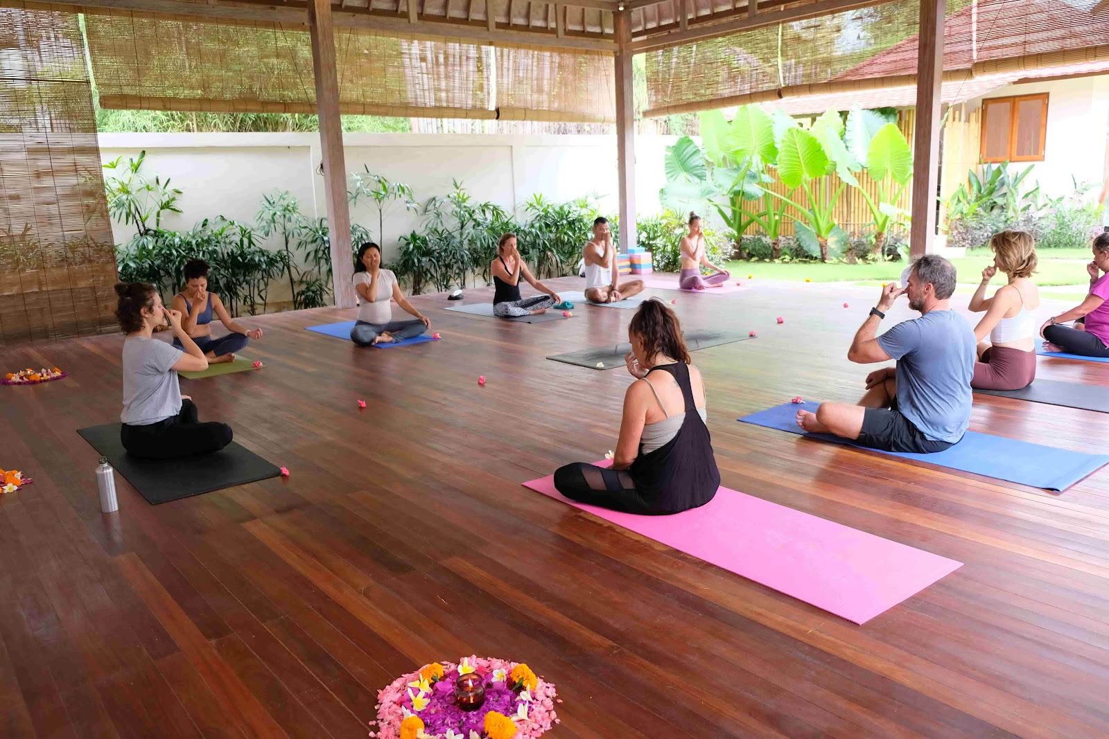 Anandam Yoga -koulu