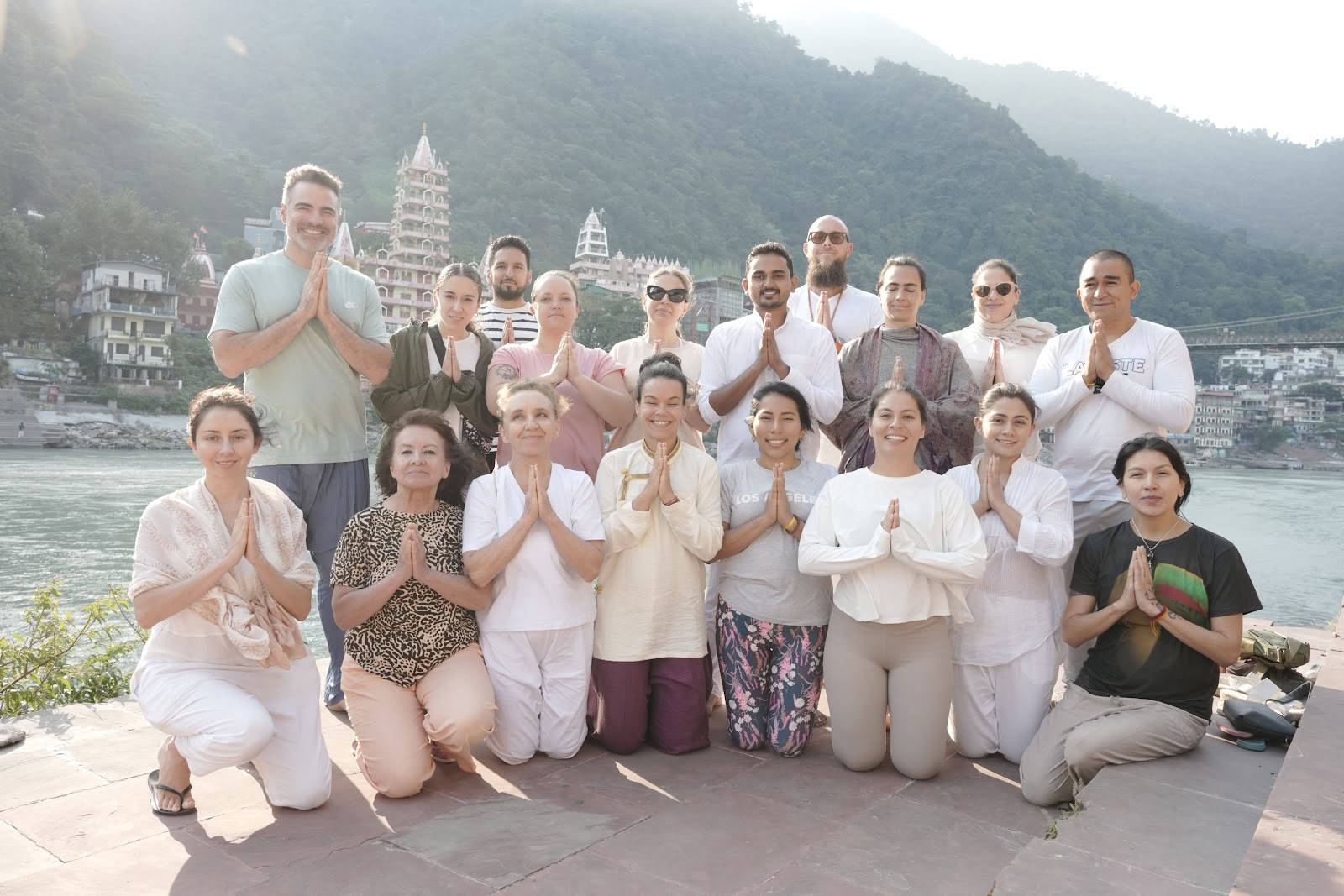 Rishiganga Yogshala - Joogaopettajakoulu ja joogaretriitit Rishikeshissä