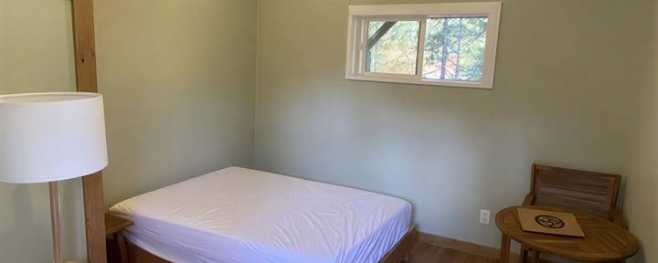 Bell Hotel (1 queen bed)
